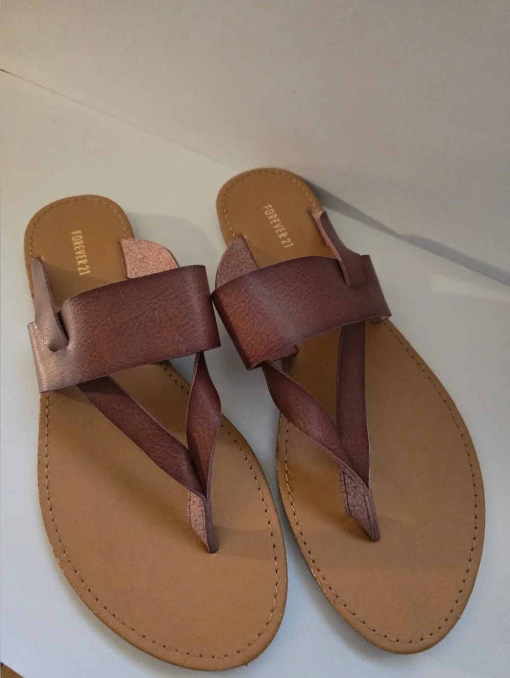 Forever 21 Brown Faux-Leather Strap Toe-Loop Sandals - Picture 1 of 2